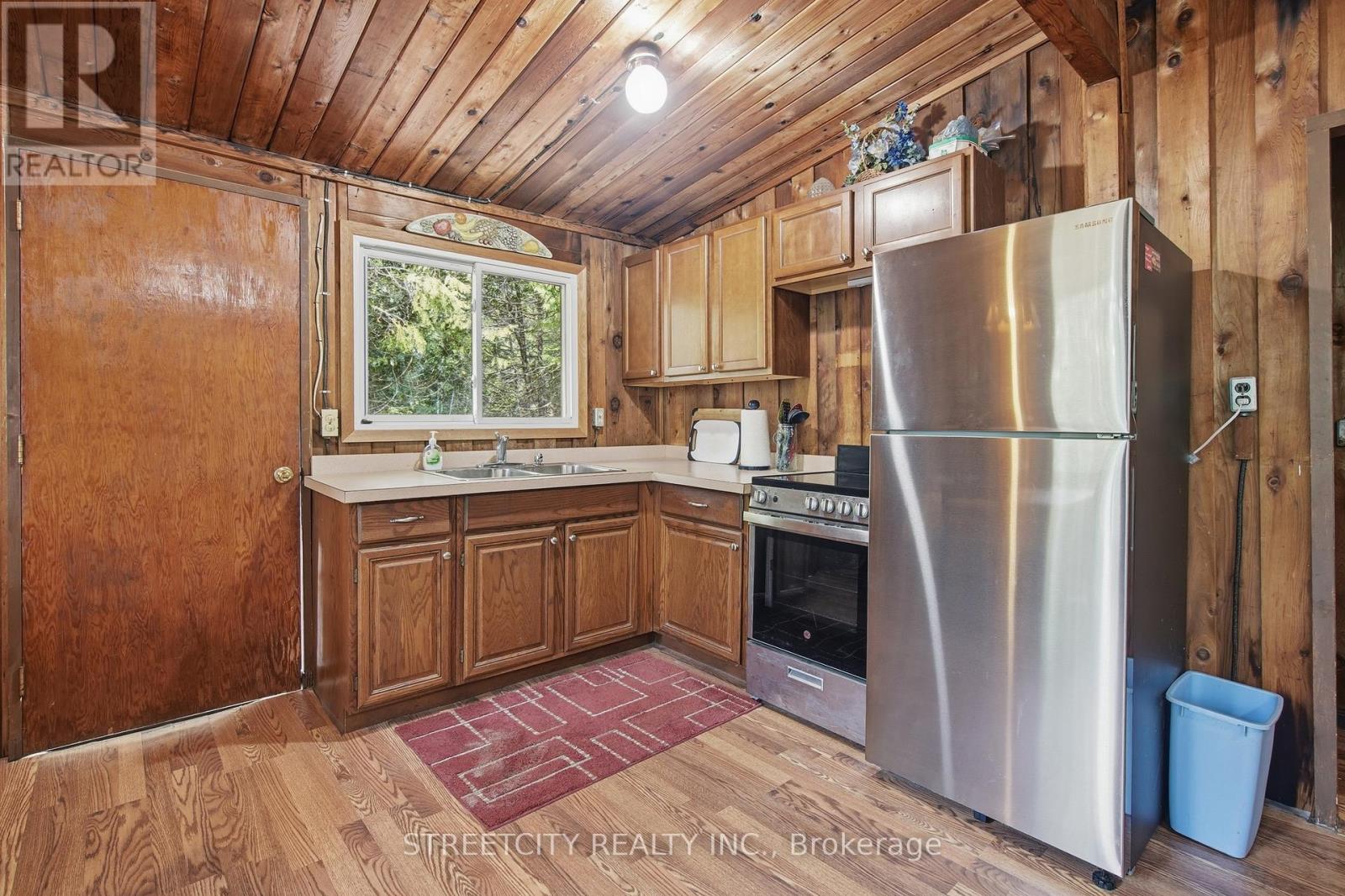 6418 Robert Avenue, Lambton Shores, Ontario  N0N 1J0 - Photo 8 - X12975180