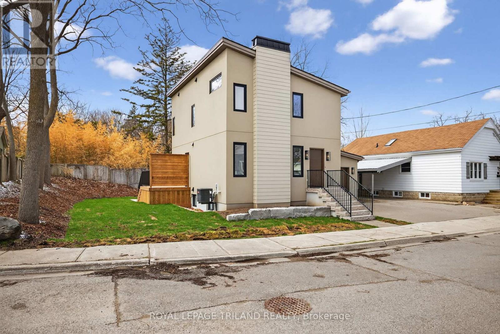 14 Lundy Lane, London South, Ontario  N6C 3G5 - Photo 2 - X12975186