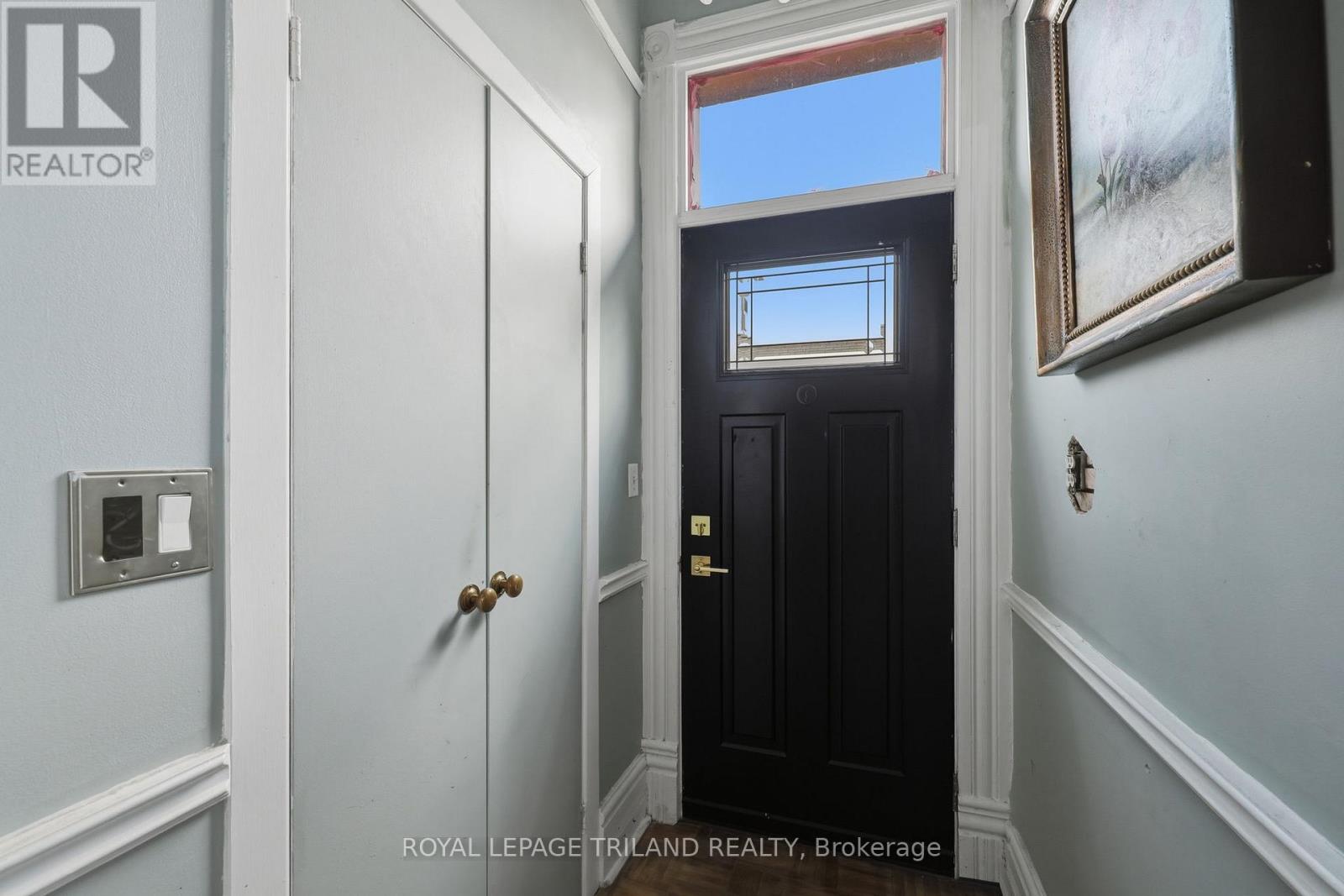 108 Mcclary Avenue, London South (South F), Ontario  N6C 1P8 - Photo 6 - X12975268