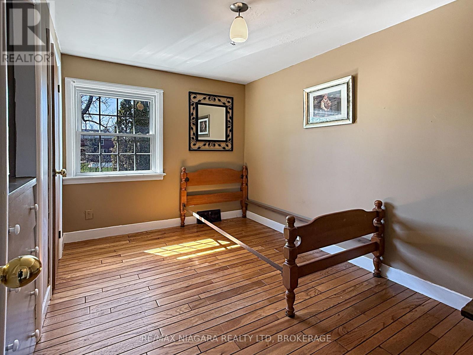 21 Highland Avenue, Fort Erie, Ontario  L2A 2X6 - Photo 13 - X12313299