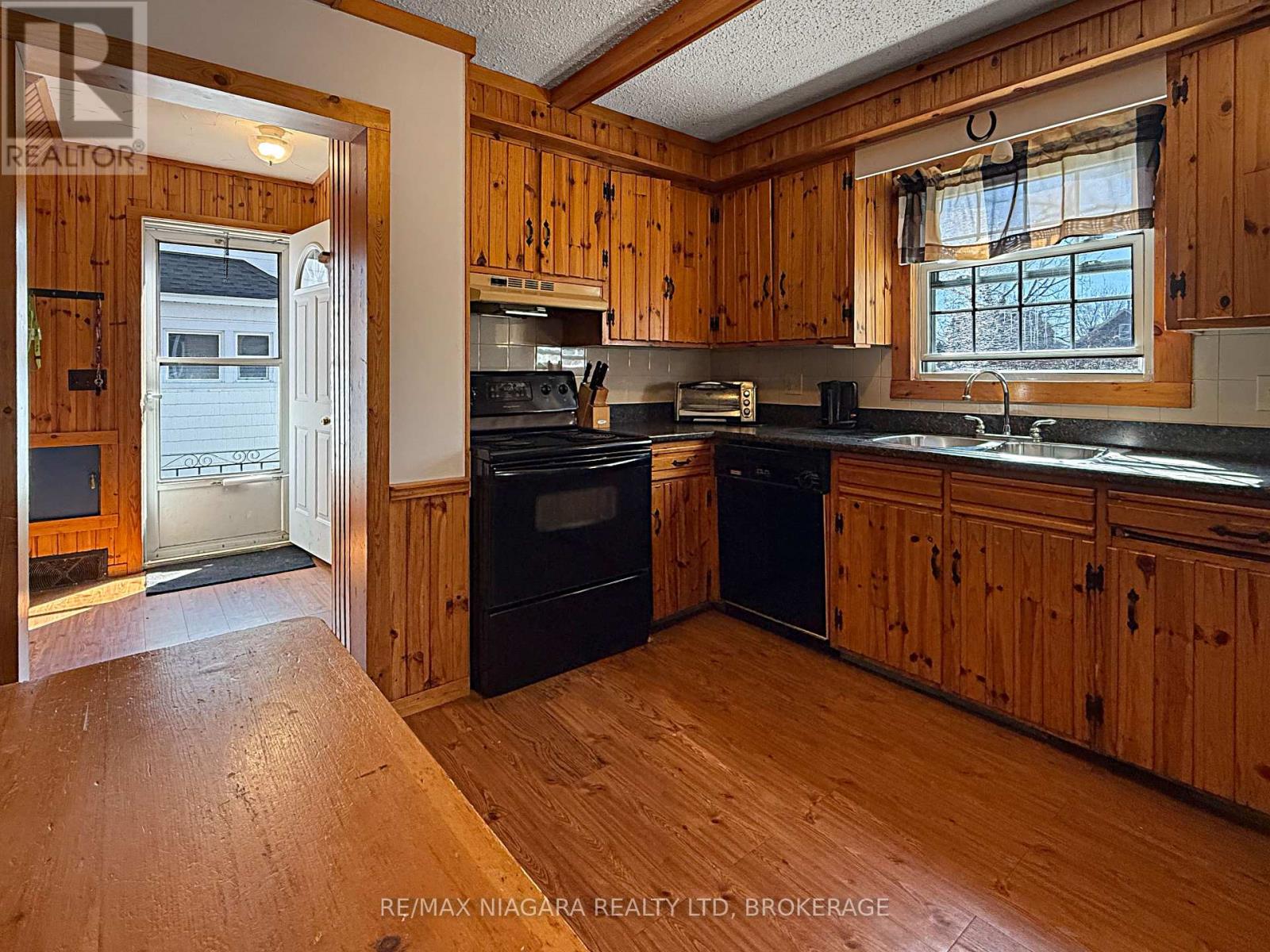 21 Highland Avenue, Fort Erie, Ontario  L2A 2X6 - Photo 8 - X12313299