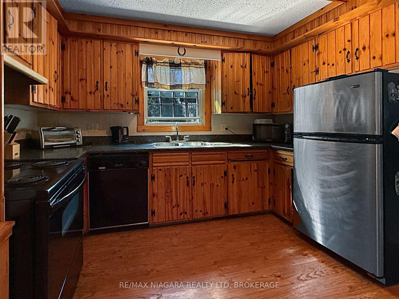 21 Highland Avenue, Fort Erie, Ontario  L2A 2X6 - Photo 9 - X12313299