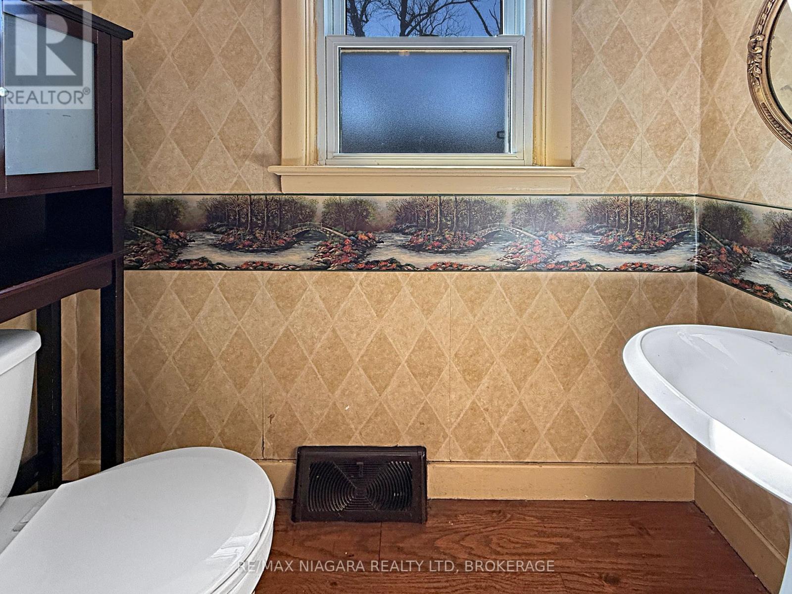 21 Highland Avenue, Fort Erie, Ontario  L2A 2X6 - Photo 10 - X12313299