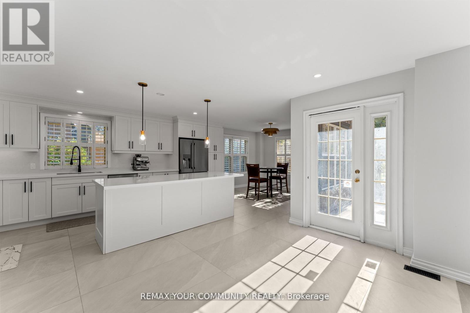 1645 Acorn Lane, Pickering, Ontario  L1Y 1A7 - Photo 9 - E12975160