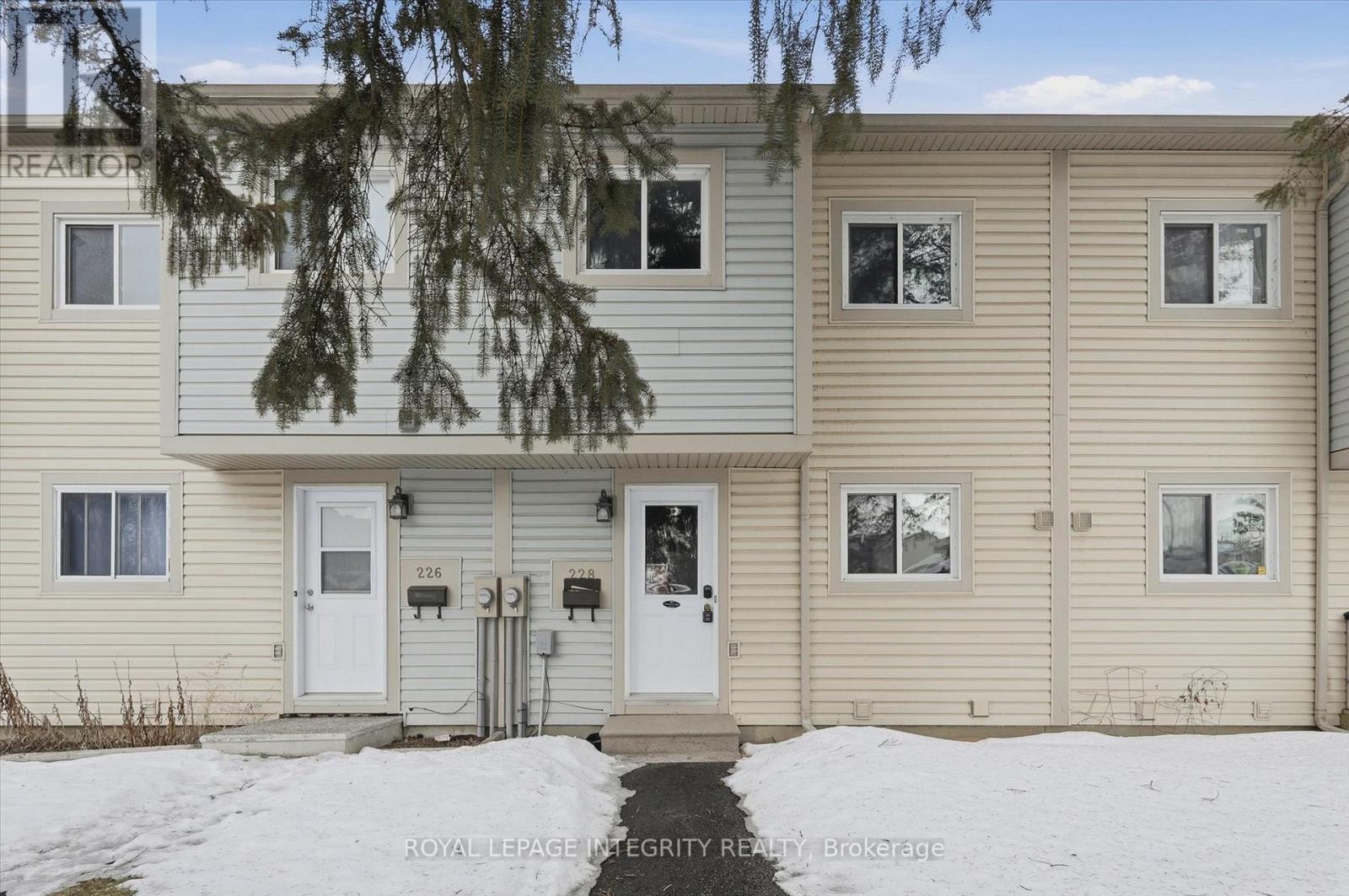 228 Millroad Way, Ottawa, Ontario  K1E 2C9 - Photo 1 - X12975318