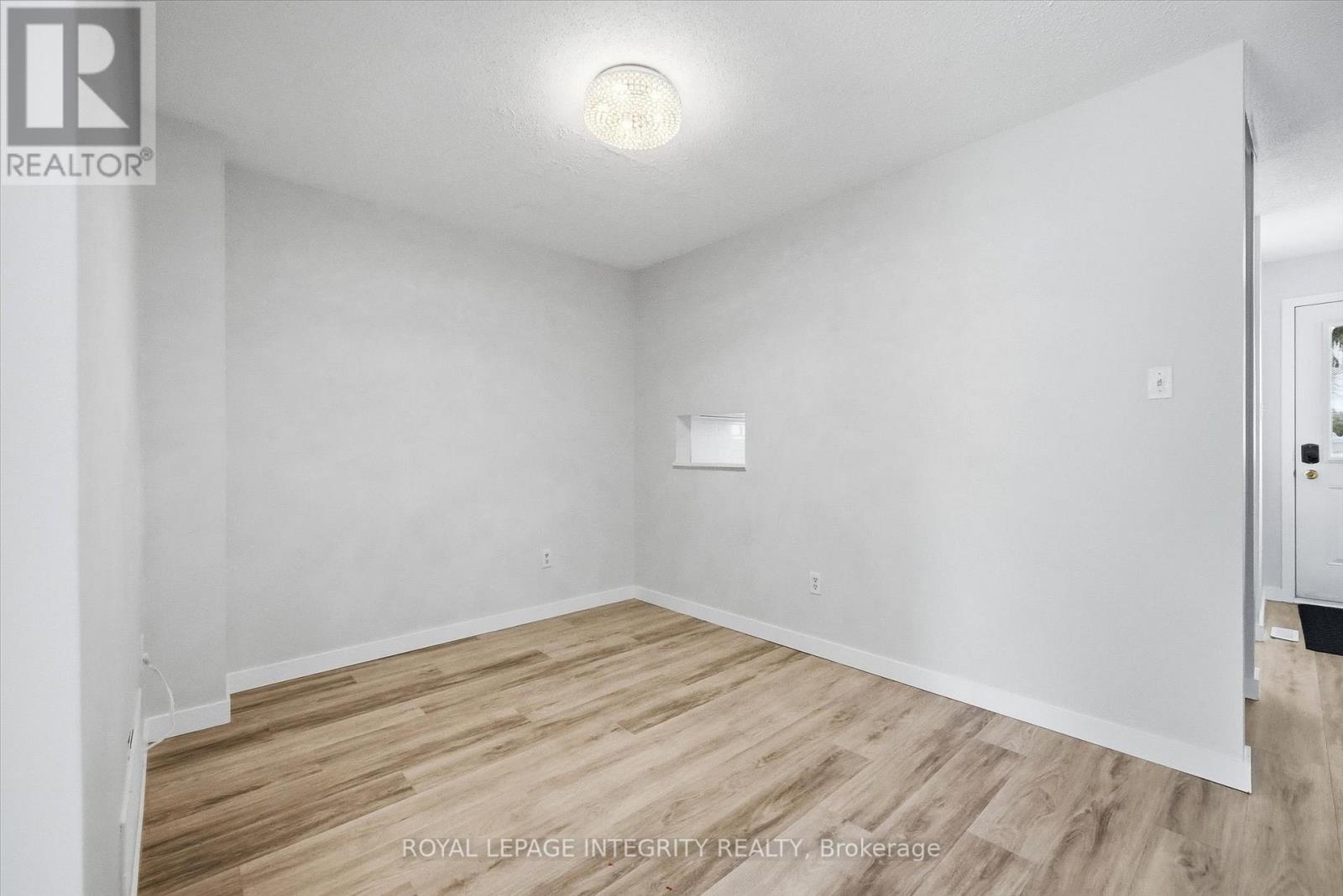 228 Millroad Way, Ottawa, Ontario  K1E 2C9 - Photo 10 - X12975318