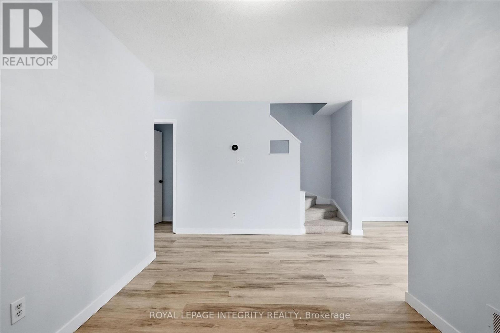 228 Millroad Way, Ottawa, Ontario  K1E 2C9 - Photo 11 - X12975318