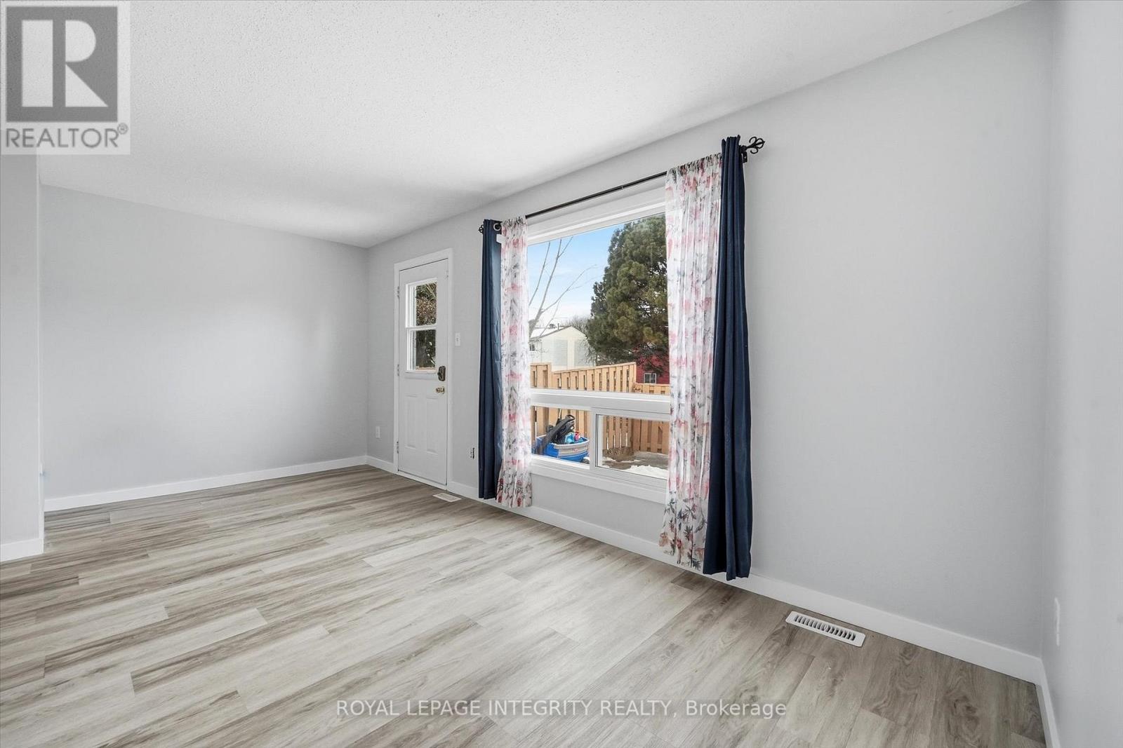 228 Millroad Way, Ottawa, Ontario  K1E 2C9 - Photo 16 - X12975318