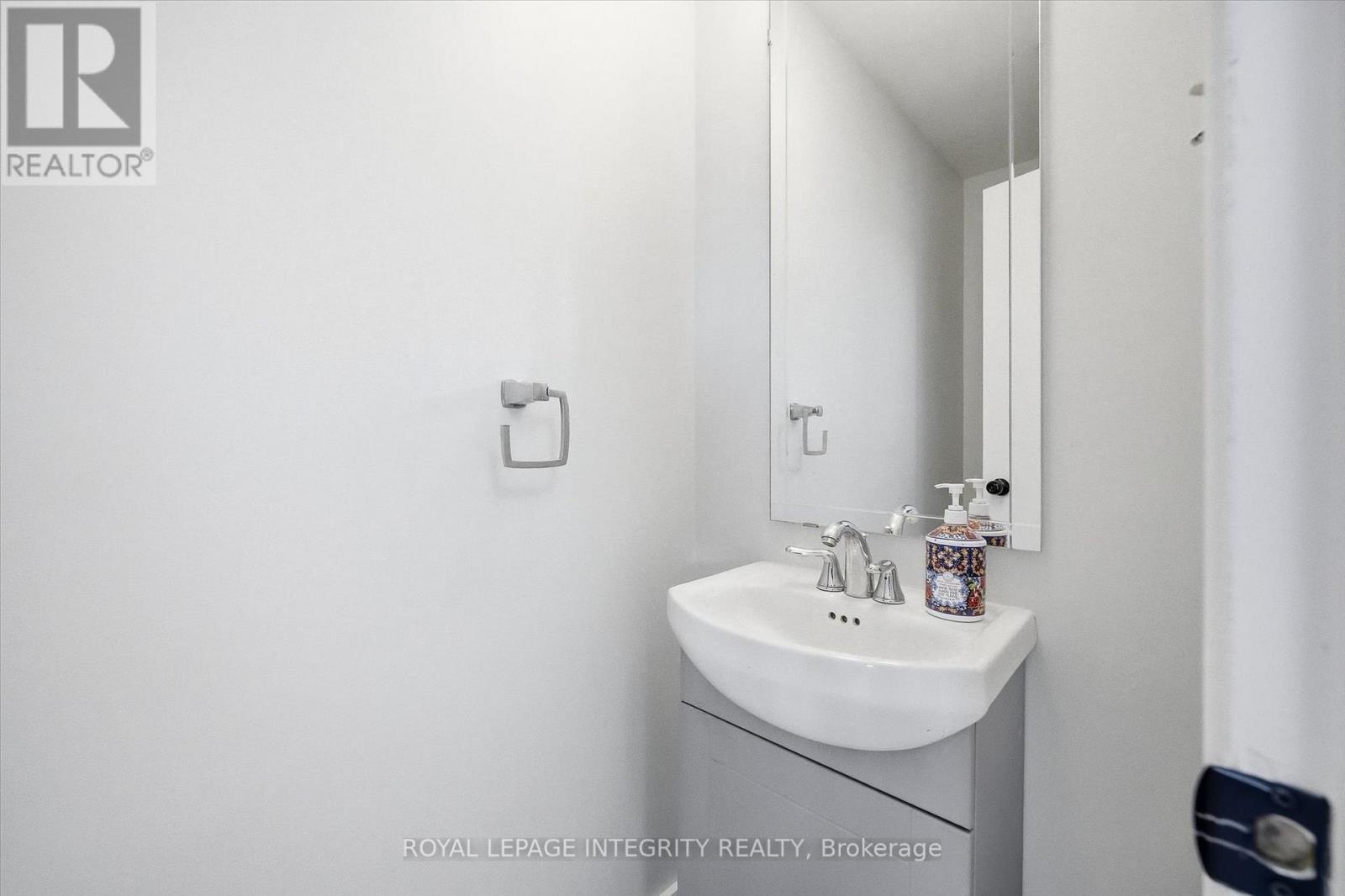 228 Millroad Way, Ottawa, Ontario  K1E 2C9 - Photo 18 - X12975318