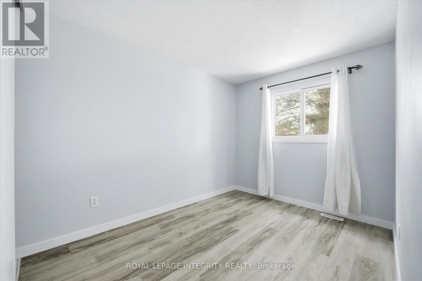 228 Millroad Way, Ottawa, Ontario  K1E 2C9 - Photo 28 - X12975318