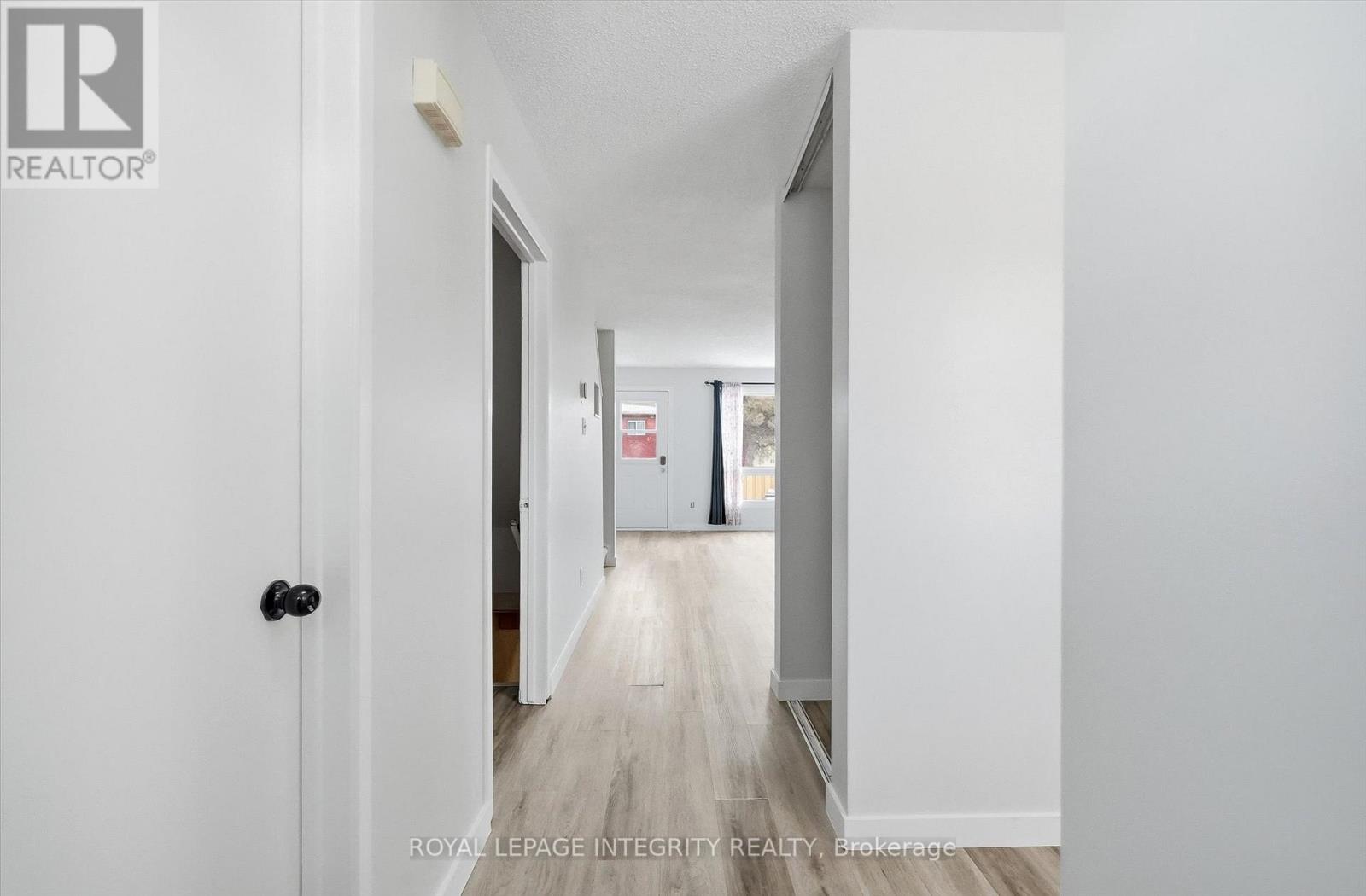 228 Millroad Way, Ottawa, Ontario  K1E 2C9 - Photo 3 - X12975318