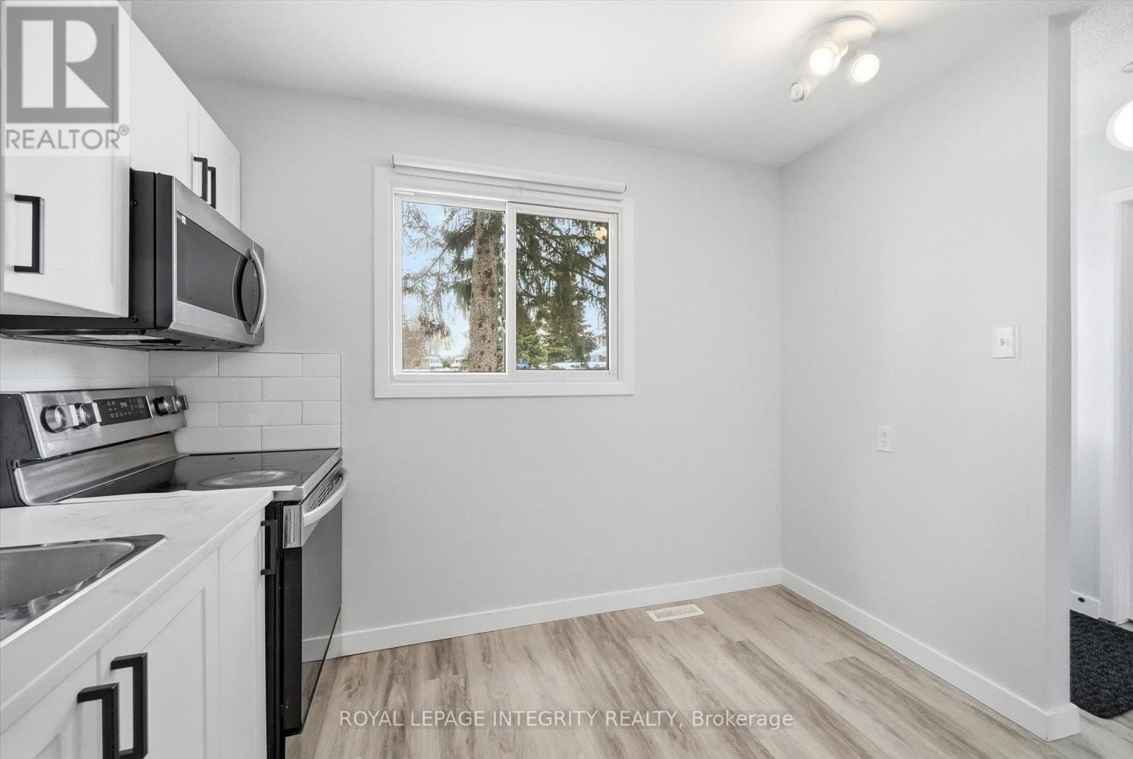 228 Millroad Way, Ottawa, Ontario  K1E 2C9 - Photo 6 - X12975318