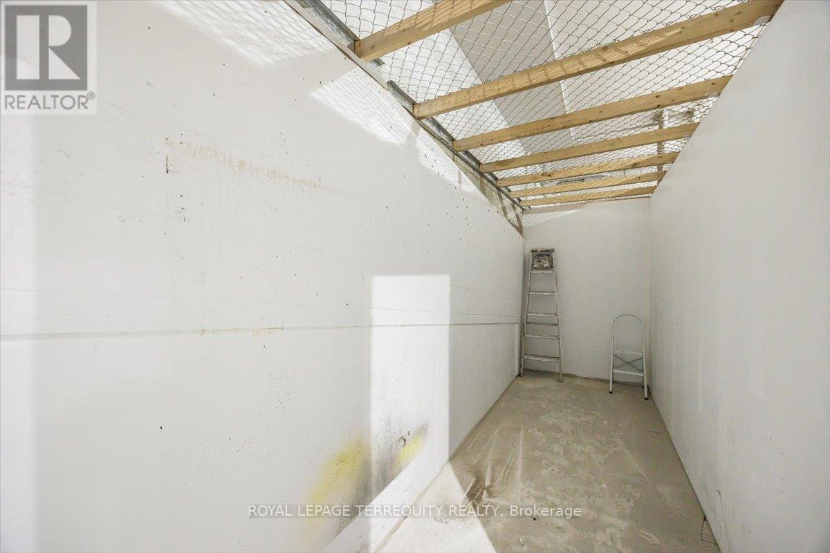 301 - 276 King Street W, Waterloo, Ontario  N2G 1B6 - Photo 28 - X12966048