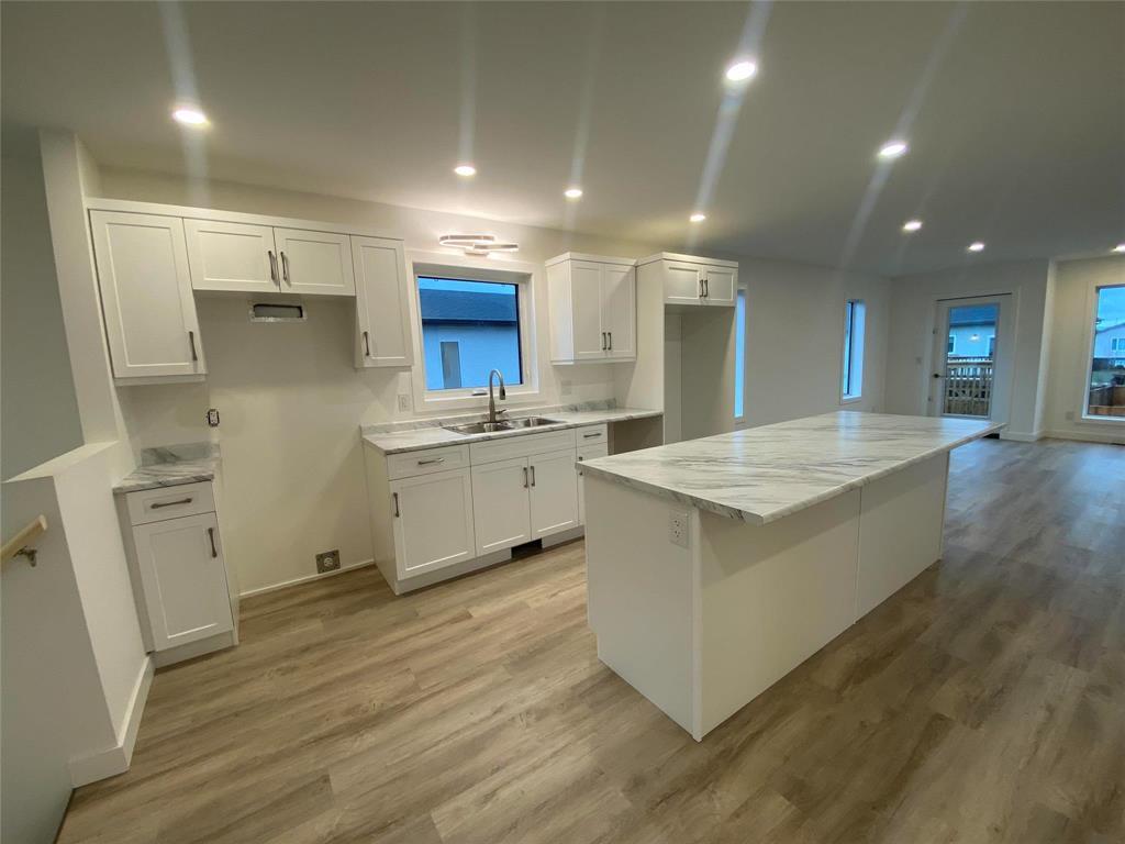 103 Angus Drive, Blumenort, Manitoba  R5G 0C1 - Photo 3 - 202602024