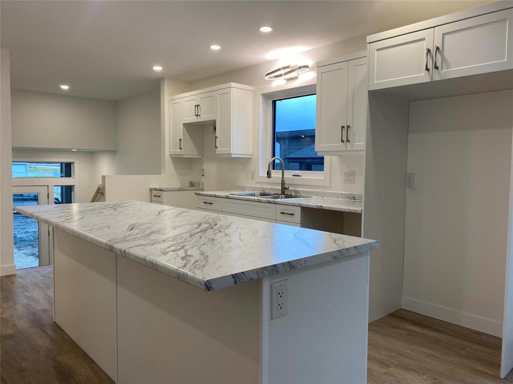 103 Angus Drive, Blumenort, Manitoba  R5G 0C1 - Photo 4 - 202602024