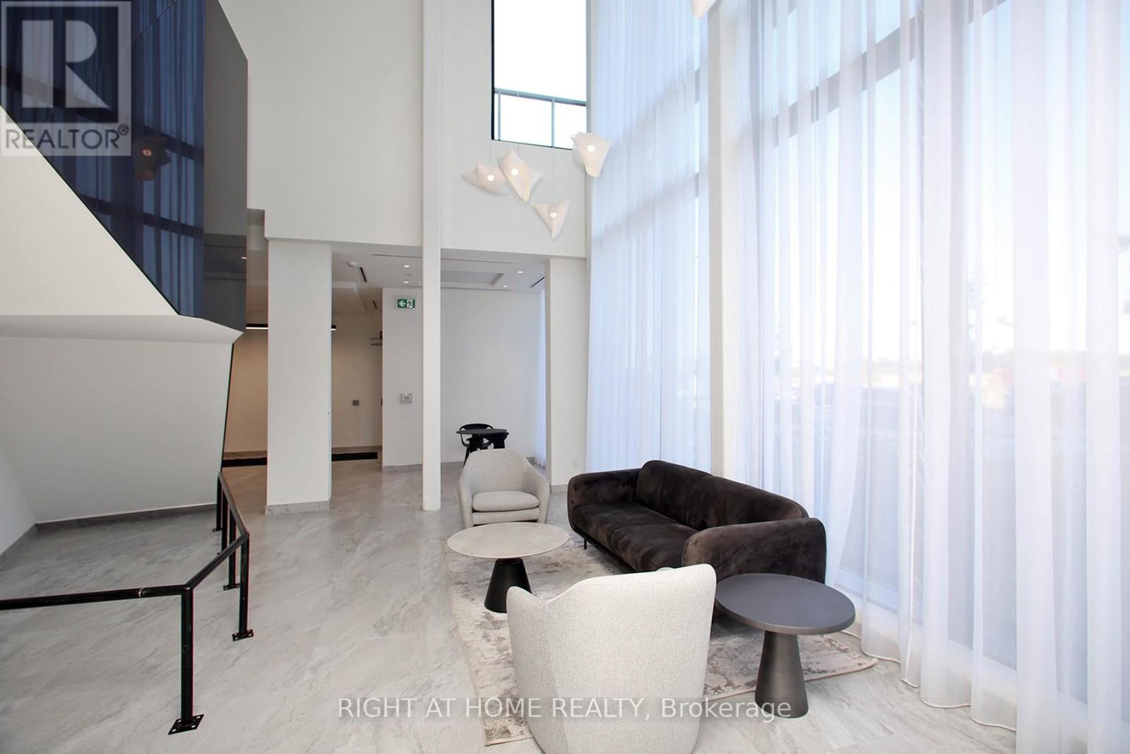 513 - 6 David Eyer Road, Richmond Hill, Ontario  L4S 0N5 - Photo 2 - N12975154