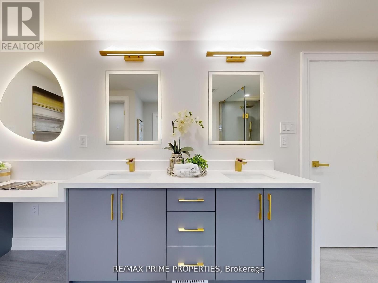 137 Old Surrey Lane, Richmond Hill, Ontario  L4C 6R9 - Photo 16 - N12975320