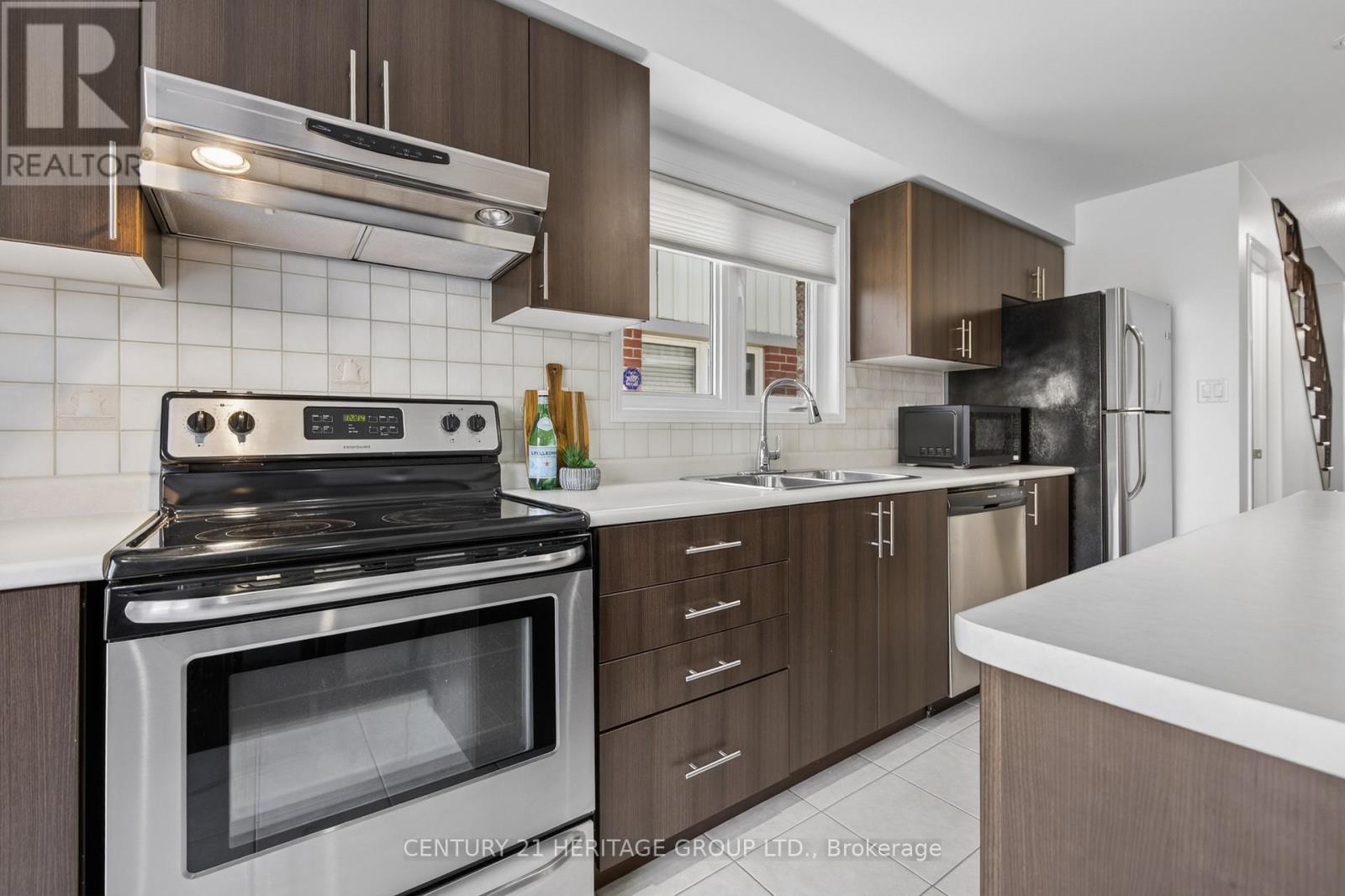 44 Acorn Lane, Bradford West Gwillimbury, Ontario  L3Z 0H6 - Photo 19 - N12975348