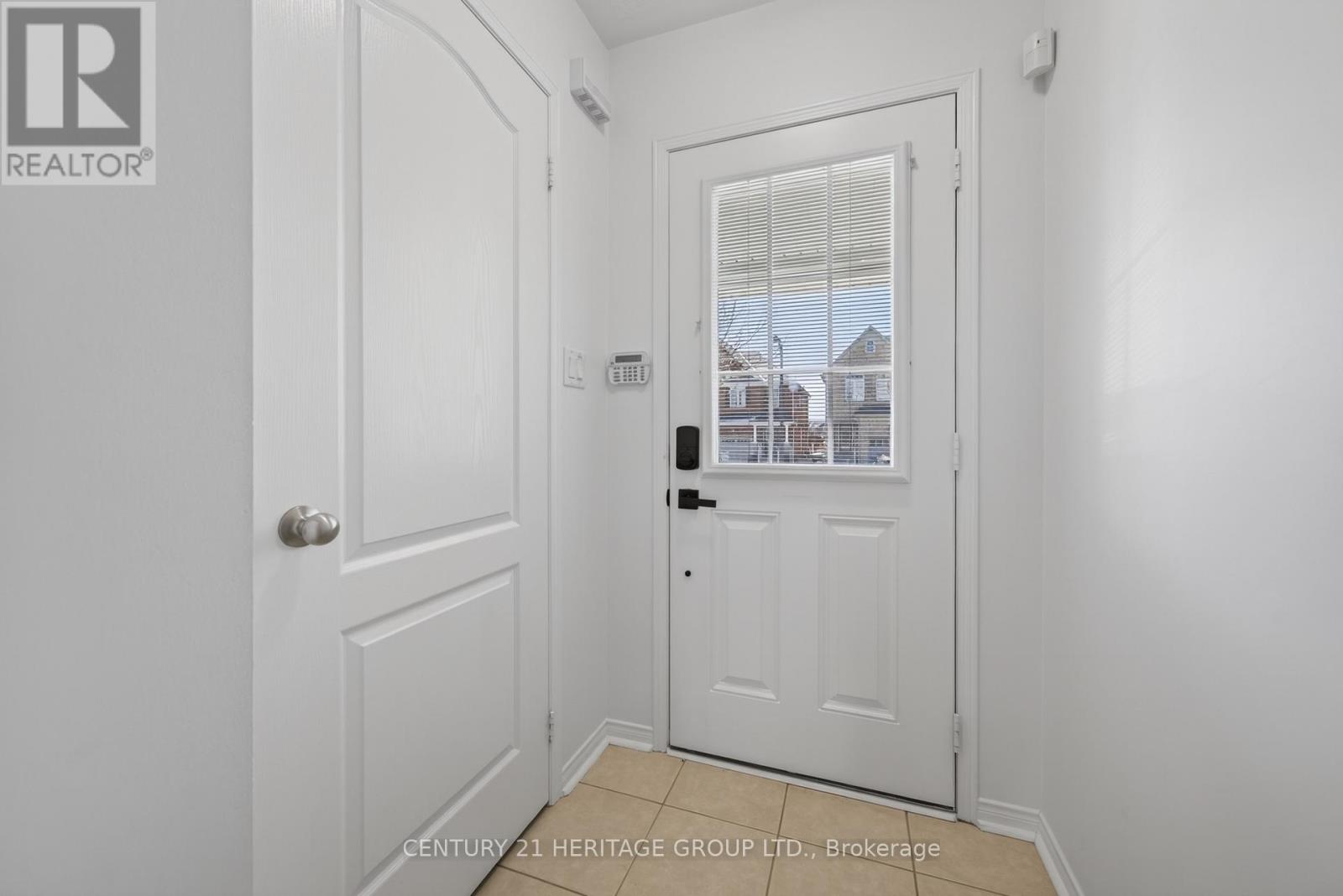 44 Acorn Lane, Bradford West Gwillimbury, Ontario  L3Z 0H6 - Photo 7 - N12975348