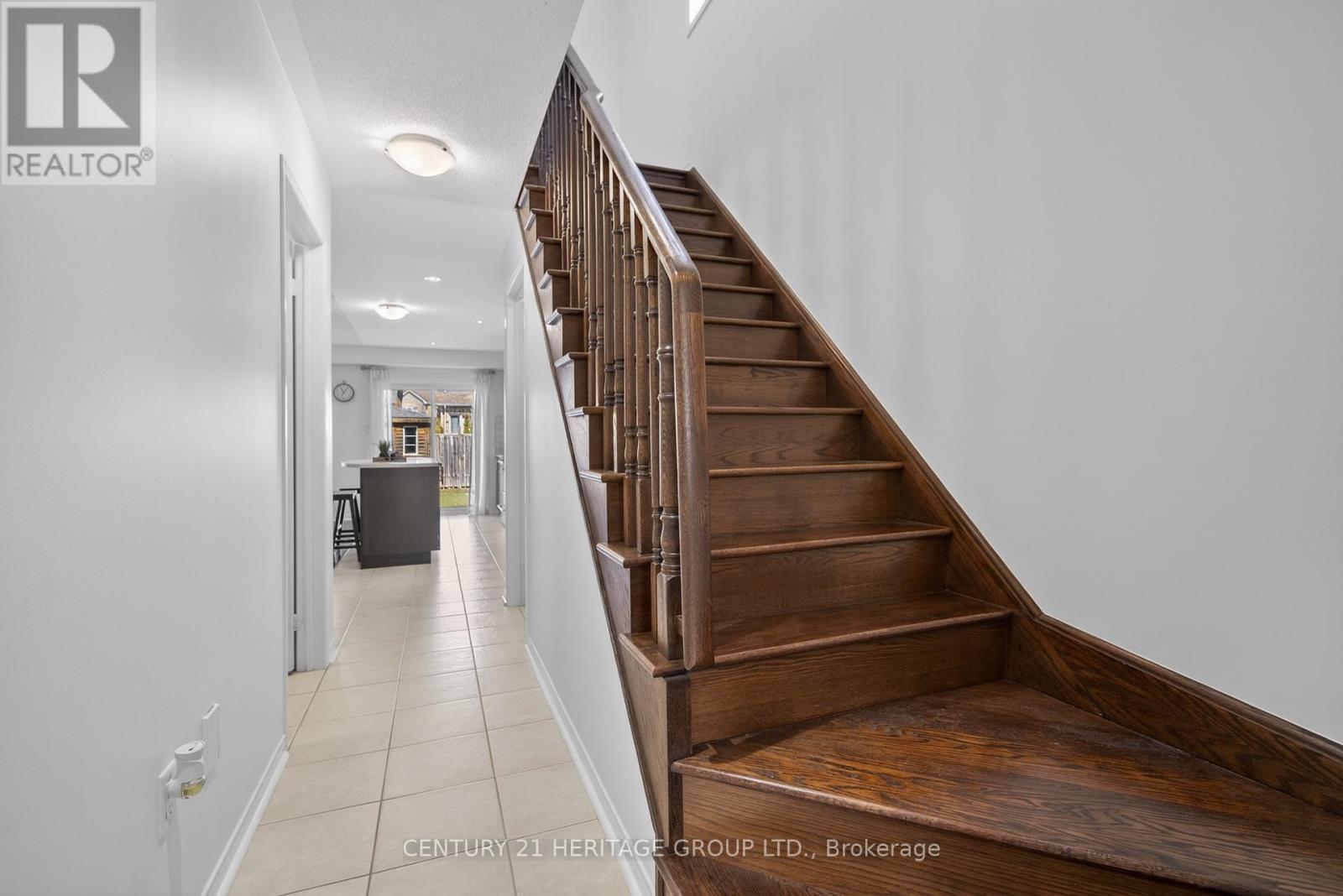 44 Acorn Lane, Bradford West Gwillimbury, Ontario  L3Z 0H6 - Photo 9 - N12975348