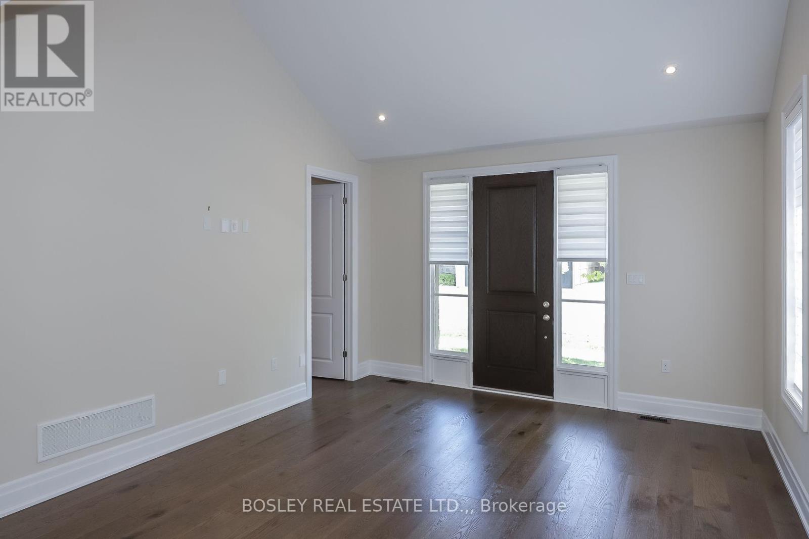 132 Anne Street, Niagara-On-The-Lake, Ontario  L0S 1J0 - Photo 13 - X12975234