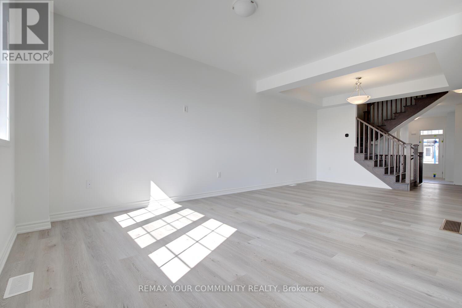 72 Vinewood Crescent, Barrie, Ontario  L9J 1B4 - Photo 10 - S12975142