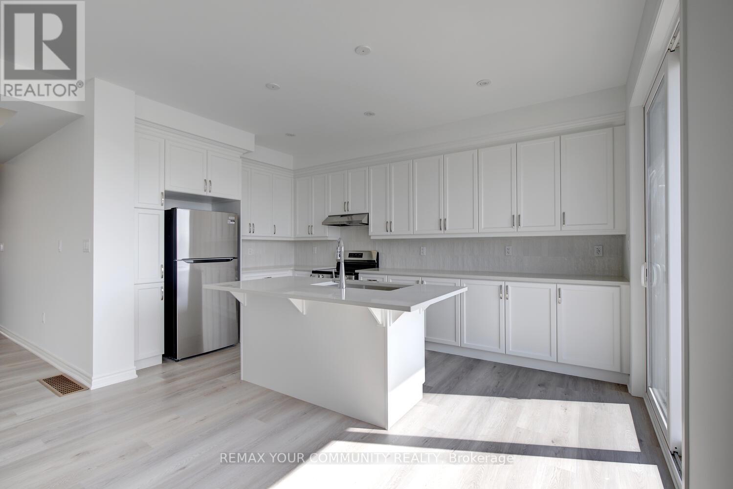 72 Vinewood Crescent, Barrie, Ontario  L9J 1B4 - Photo 13 - S12975142