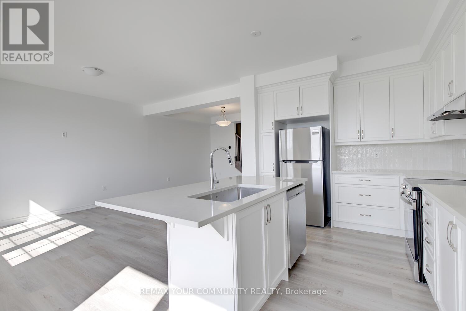 72 Vinewood Crescent, Barrie, Ontario  L9J 1B4 - Photo 15 - S12975142