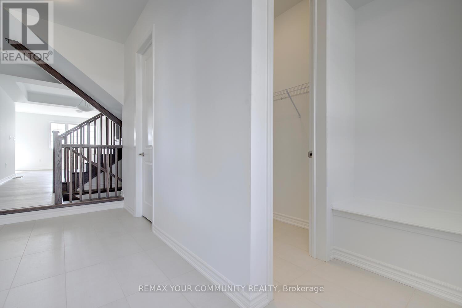 72 Vinewood Crescent, Barrie, Ontario  L9J 1B4 - Photo 4 - S12975142