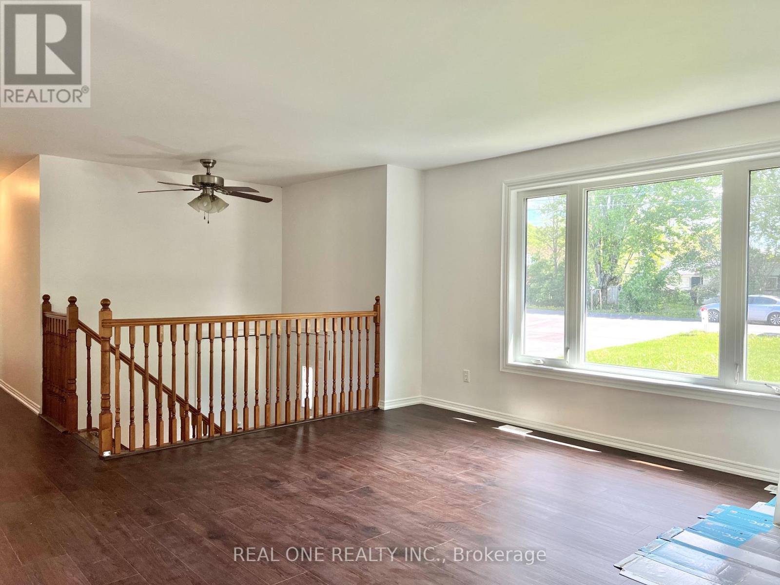 216 Foster Drive, Barrie, Ontario  L4N 3X8 - Photo 5 - S12975230