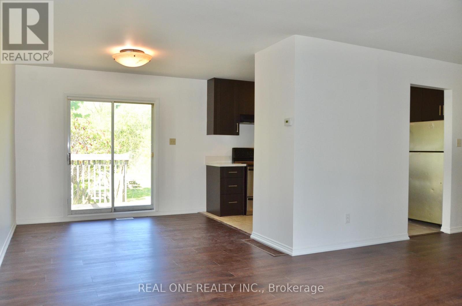 216 Foster Drive, Barrie, Ontario  L4N 3X8 - Photo 7 - S12975230