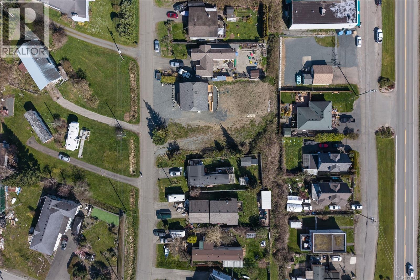 5570 Horne St, Union Bay, British Columbia  V0R 3B0 - Photo 4 - 1031439