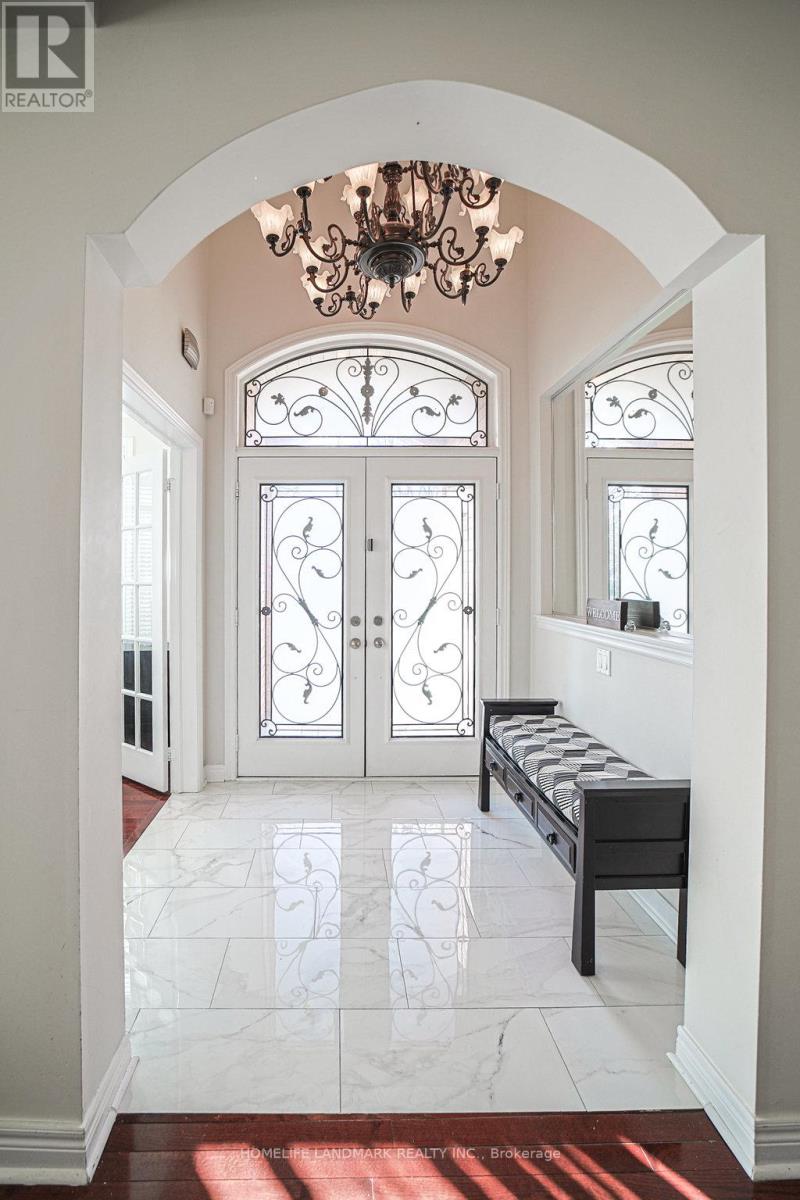 3565 Stonecutter Crescent, Mississauga, Ontario  L5M 7N7 - Photo 4 - W12975164