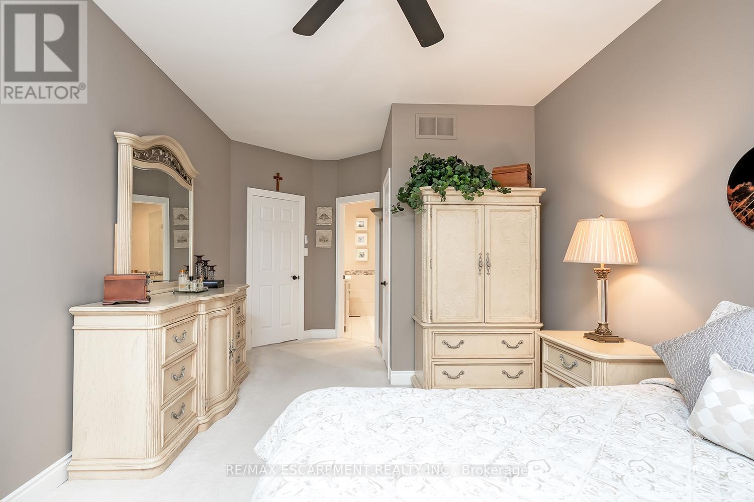 4304 Taywood Drive, Burlington, Ontario  L7M 4S7 - Photo 24 - W12975170