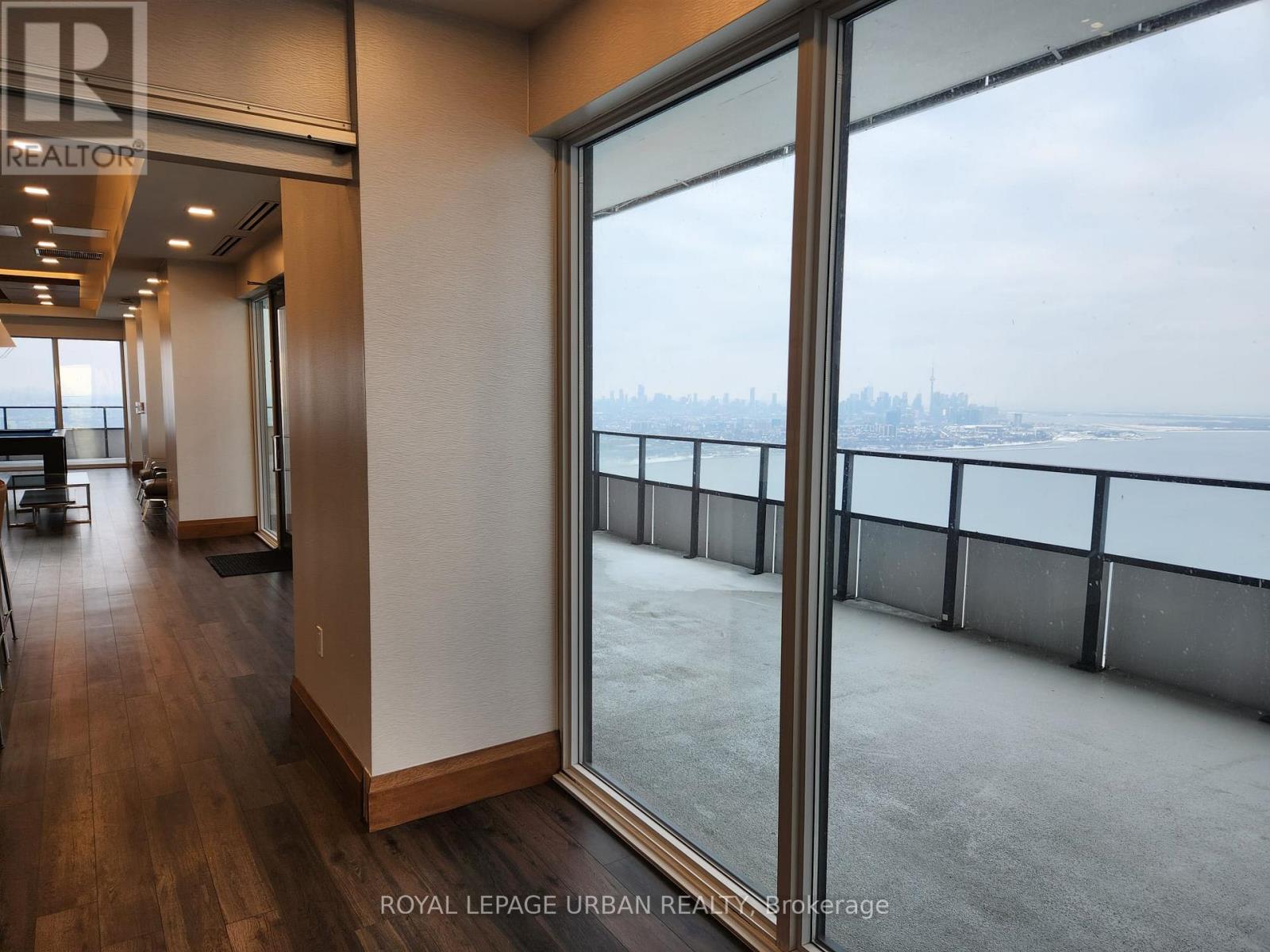Uph2 - 30 Shore Breeze Drive, Toronto, Ontario  M8V 0J1 - Photo 10 - W12975174