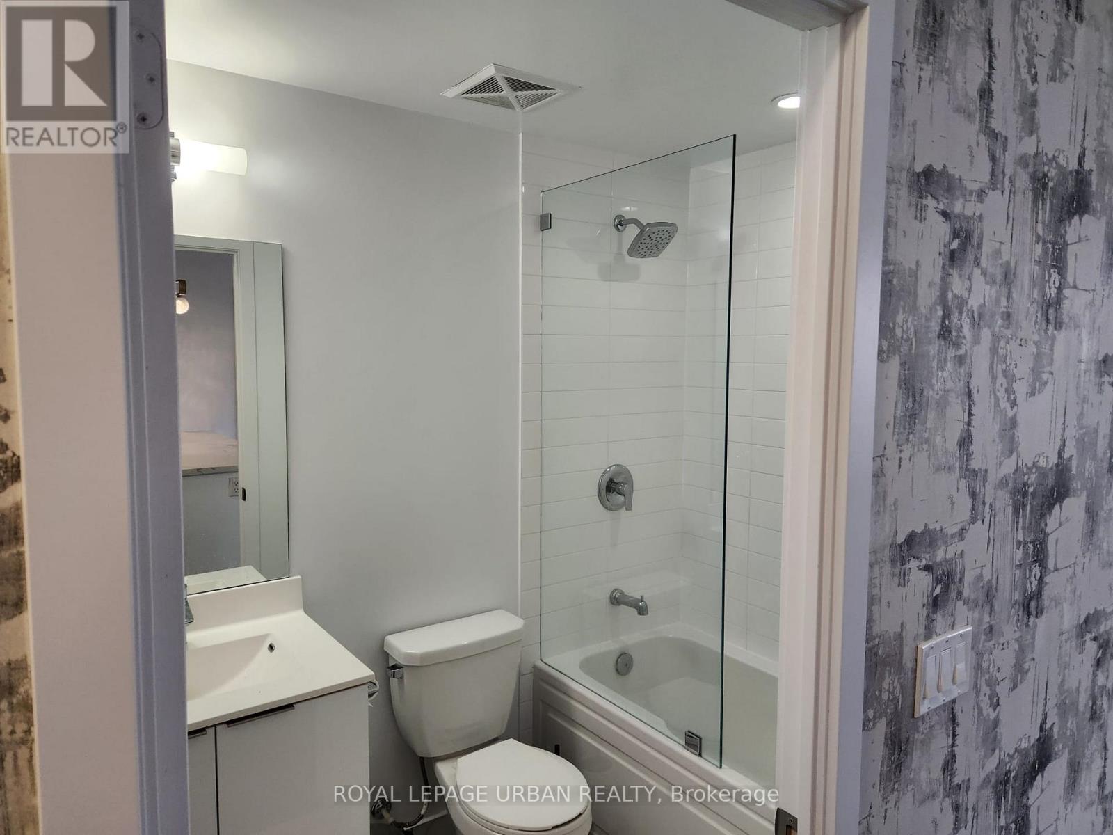 Uph2 - 30 Shore Breeze Drive, Toronto, Ontario  M8V 0J1 - Photo 9 - W12975174