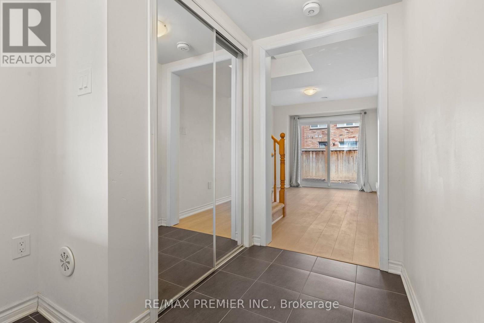 57 Baycliffe Crescent, Brampton, Ontario  L7A 3Z3 - Photo 7 - W12975194