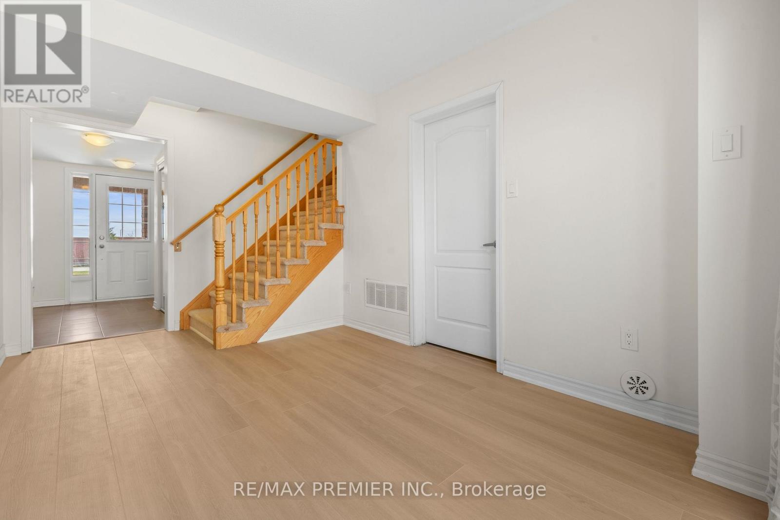 57 Baycliffe Crescent, Brampton, Ontario  L7A 3Z3 - Photo 9 - W12975194