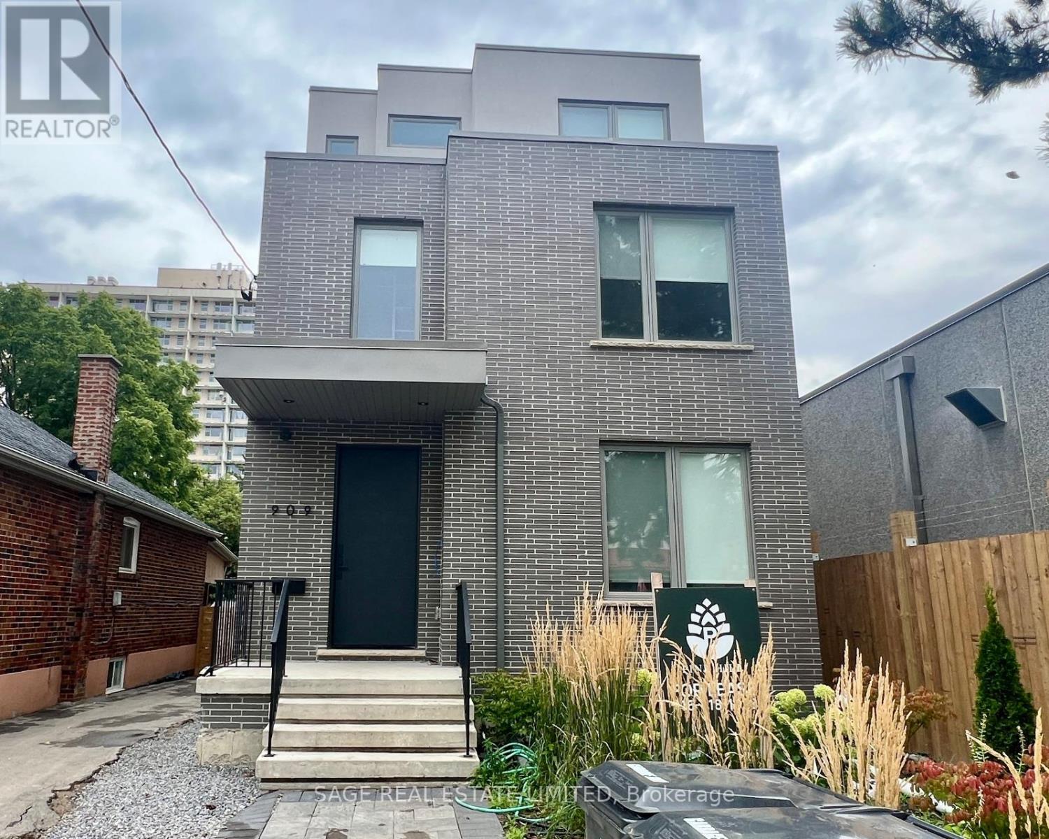 2 - 909 Castlefield Avenue, Toronto, Ontario  M6B 1C9 - Photo 1 - W12975198