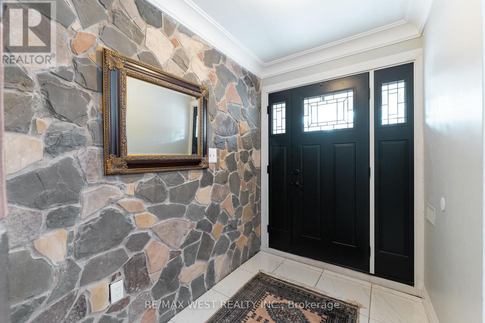 183 Ridge Road, Caledon, Ontario L7E 4V8 - Photo 10 - W12975238