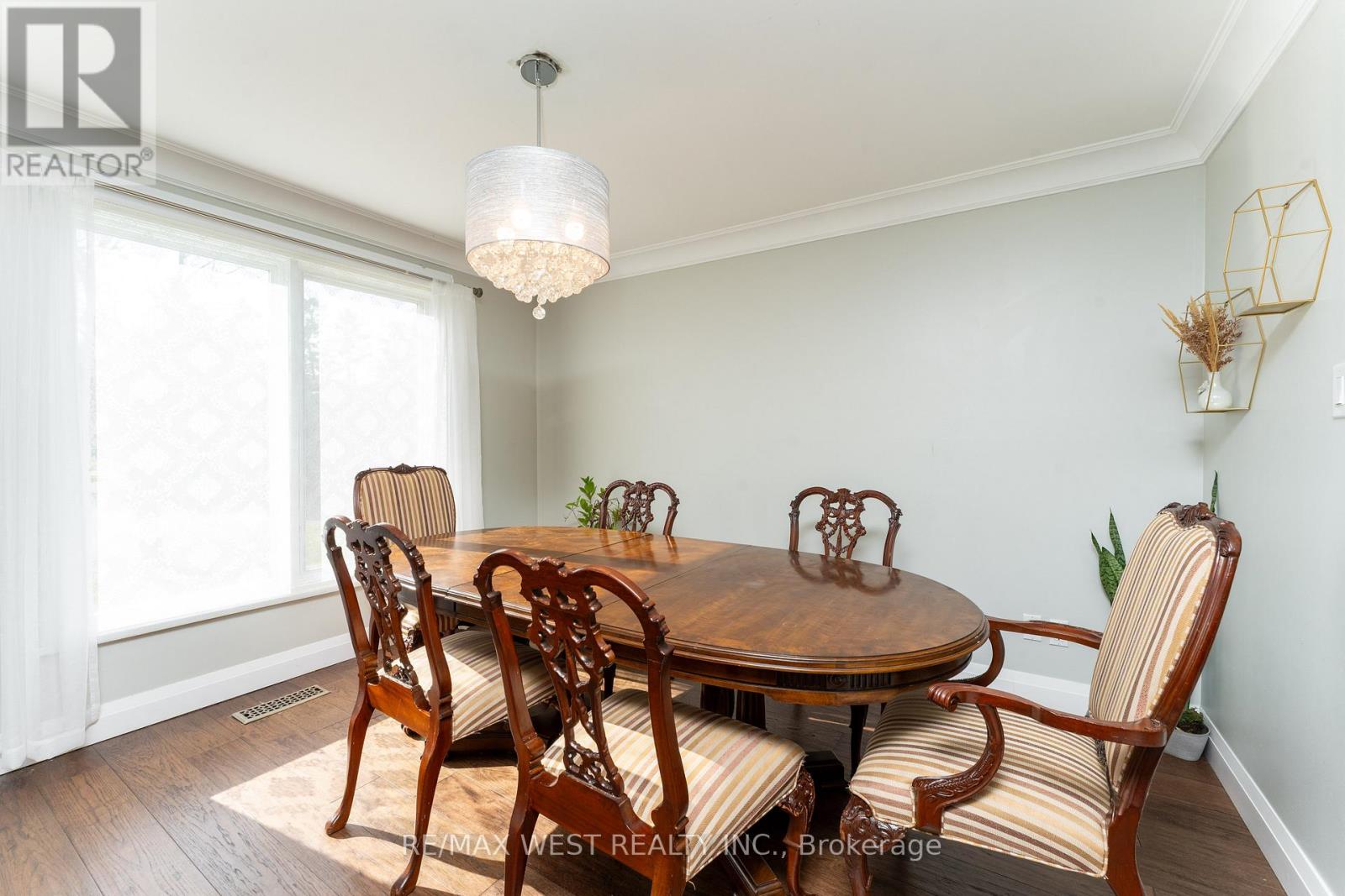 183 Ridge Road, Caledon, Ontario L7E 4V8 - Photo 16 - W12975238