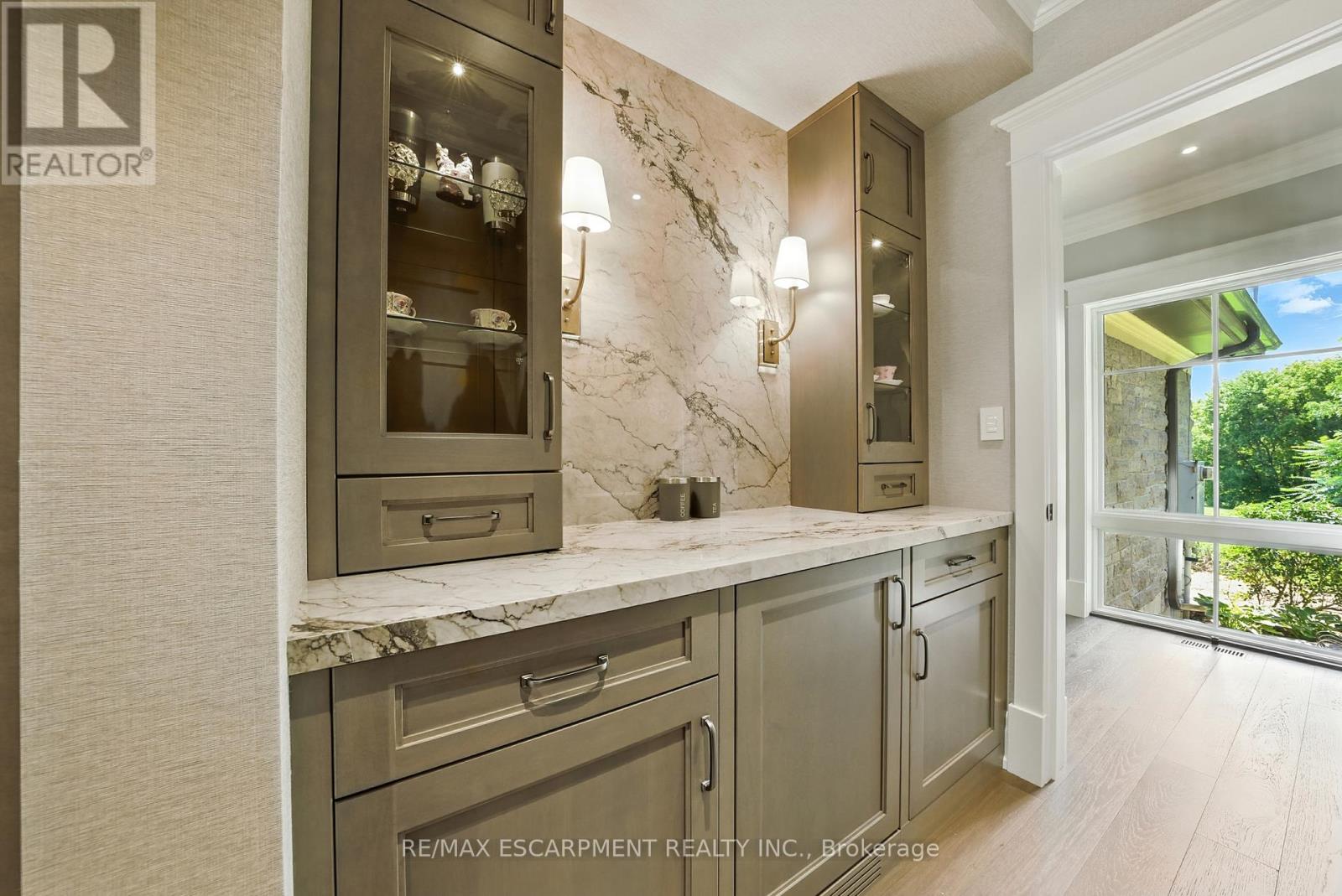 597 Old York Road, Burlington, Ontario  L7P 4Y6 - Photo 10 - W12975250