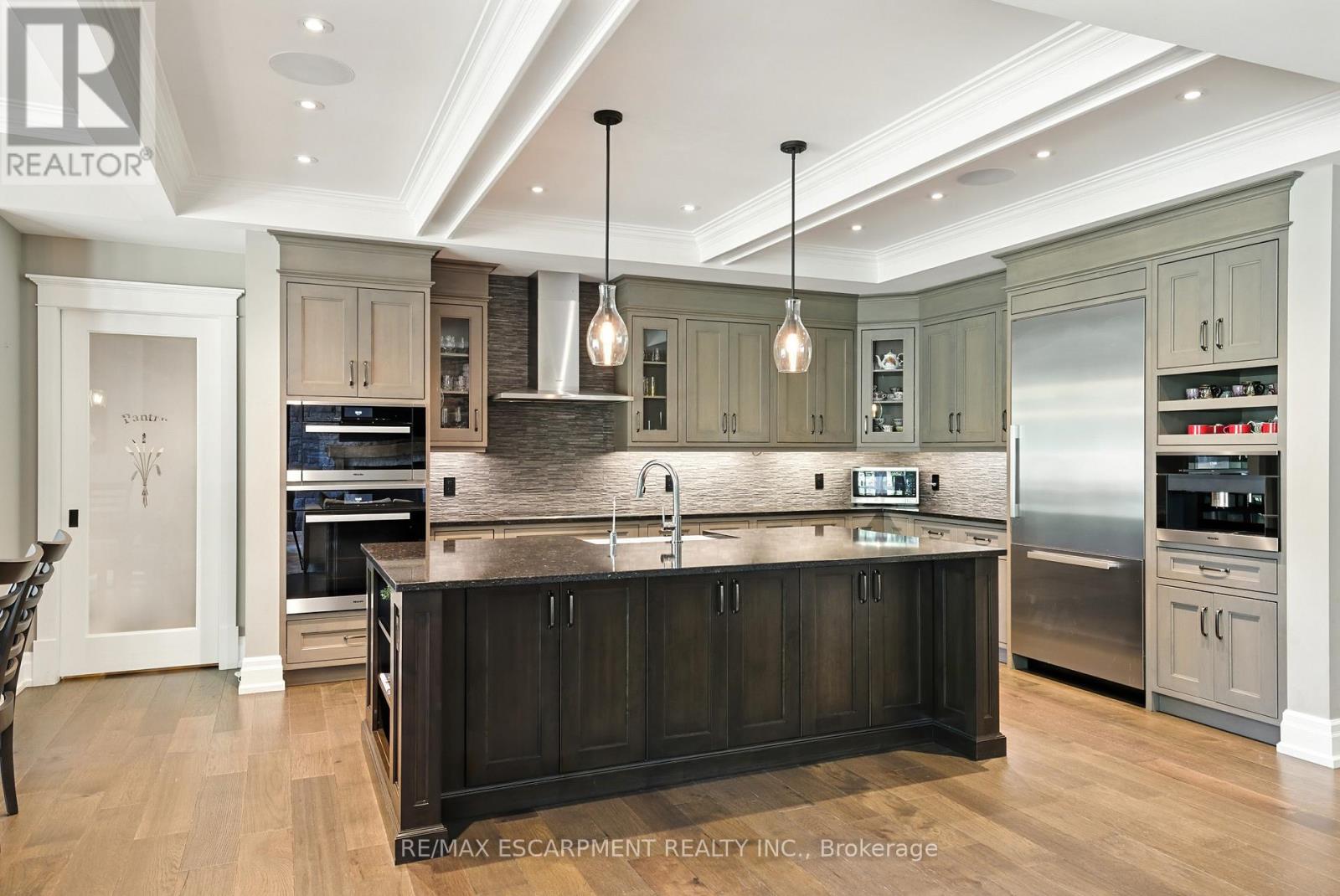 597 Old York Road, Burlington, Ontario  L7P 4Y6 - Photo 7 - W12975250