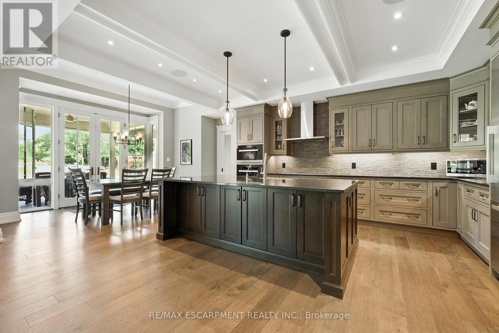 597 Old York Road, Burlington, Ontario  L7P 4Y6 - Photo 8 - W12975250