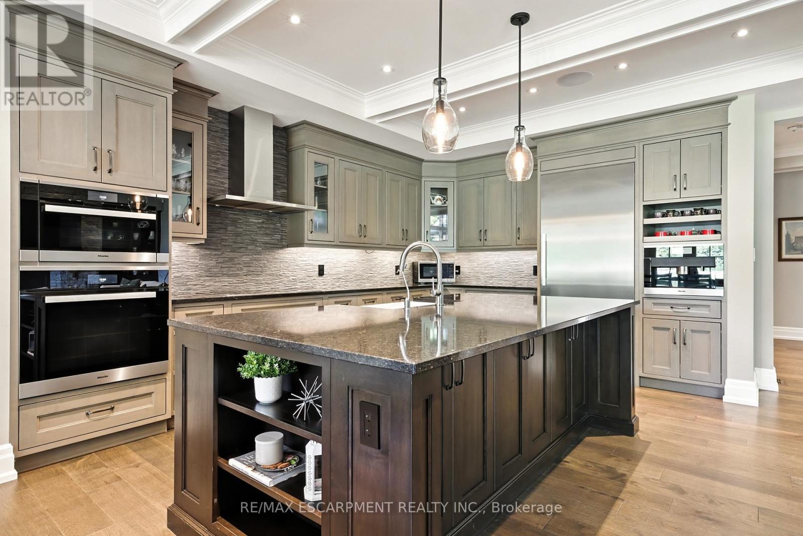 597 Old York Road, Burlington, Ontario  L7P 4Y6 - Photo 9 - W12975250