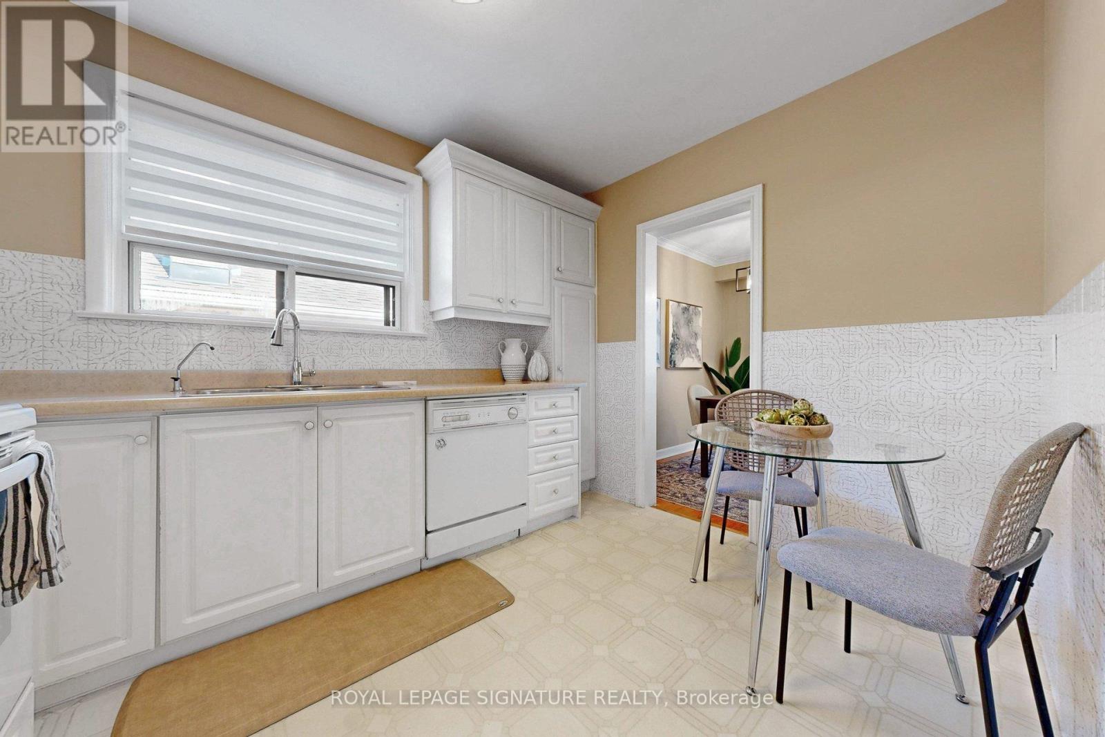 16 Renault Crescent, Toronto, Ontario  M9P 1J1 - Photo 14 - W12975252