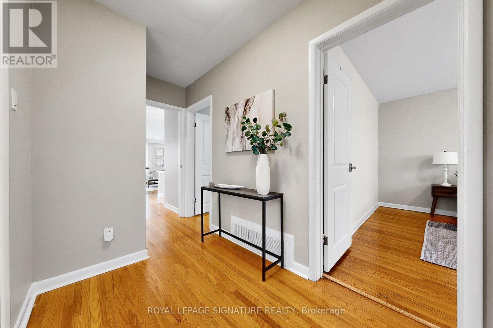 16 Renault Crescent, Toronto, Ontario  M9P 1J1 - Photo 18 - W12975252