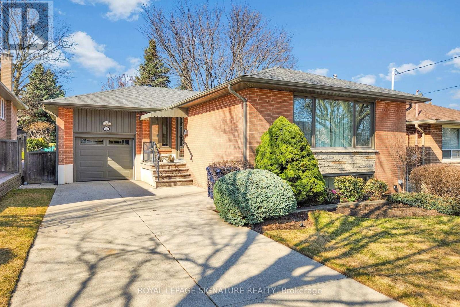 16 Renault Crescent, Toronto, Ontario  M9P 1J1 - Photo 3 - W12975252