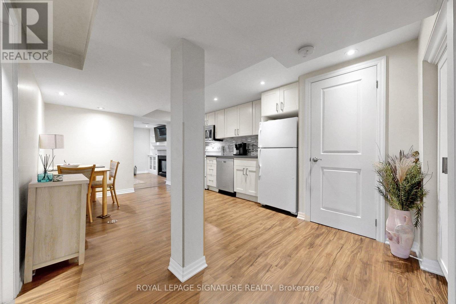 16 Renault Crescent, Toronto, Ontario  M9P 1J1 - Photo 30 - W12975252