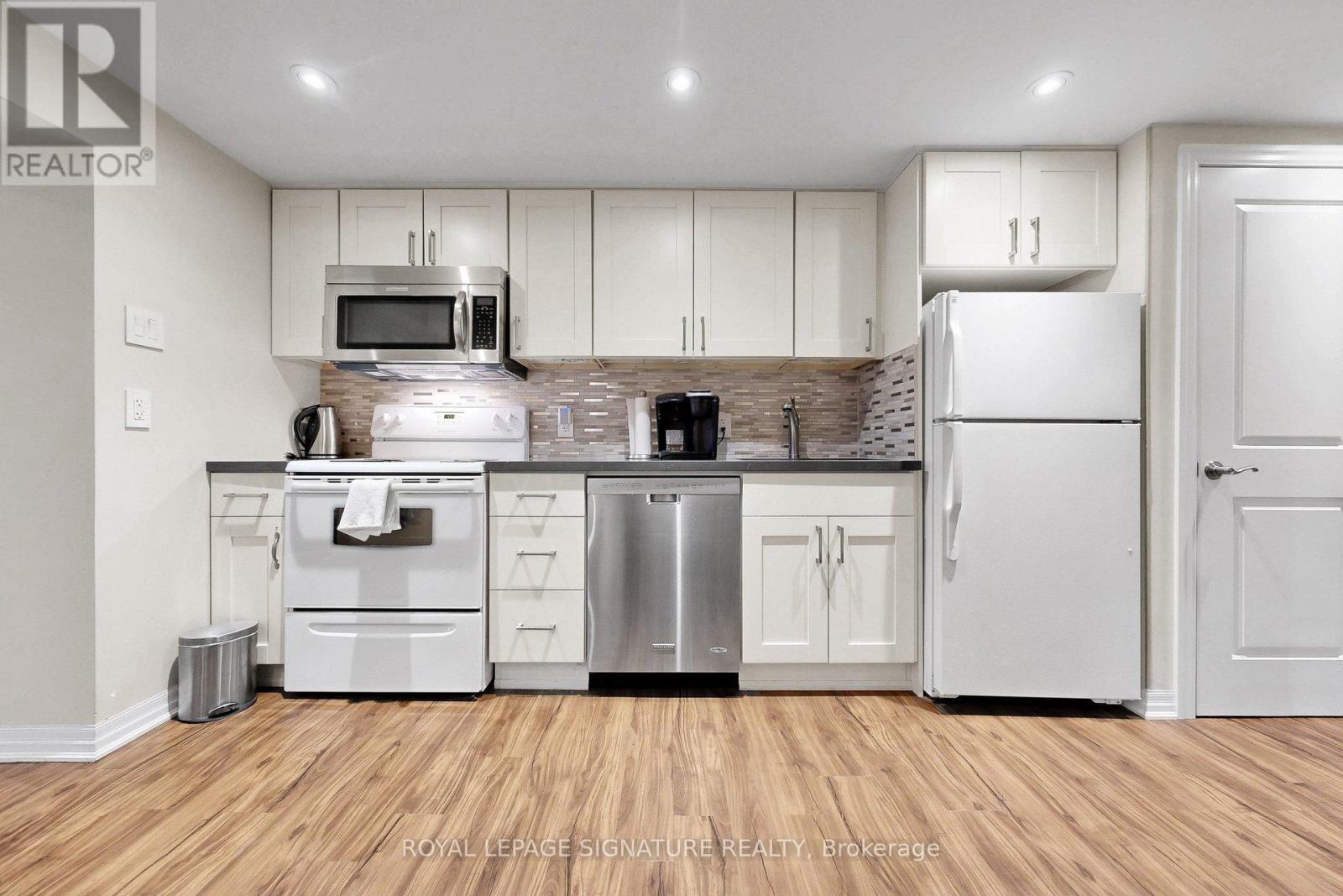 16 Renault Crescent, Toronto, Ontario  M9P 1J1 - Photo 31 - W12975252